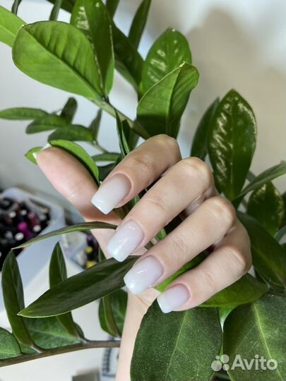 Модель на маникюр