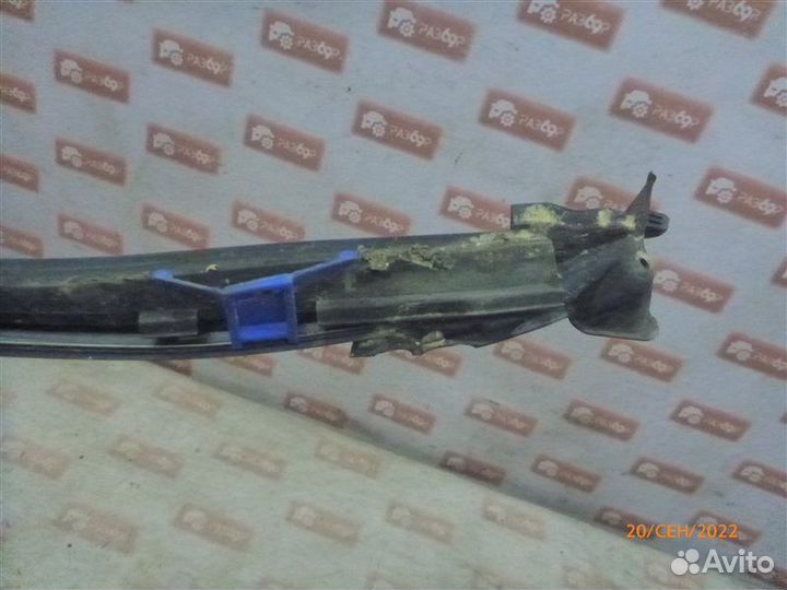 Уплотнительная резинка стекла левая Mitsubishi