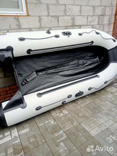 Лодка riviera 3200