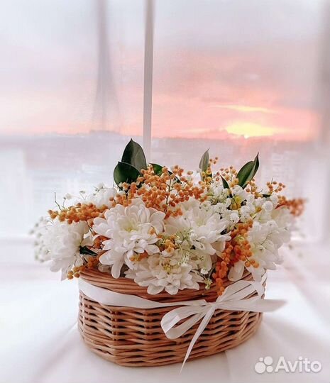 Корзинка плетёная из бумажной лозы для цветов