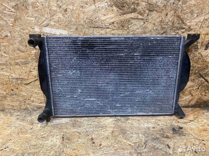 Радиатор (основной) Audi B6 (2000—2006) 8E0 121 25