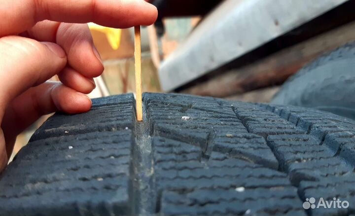 Bridgestone Blizzak VRX 215/65 R16 98S
