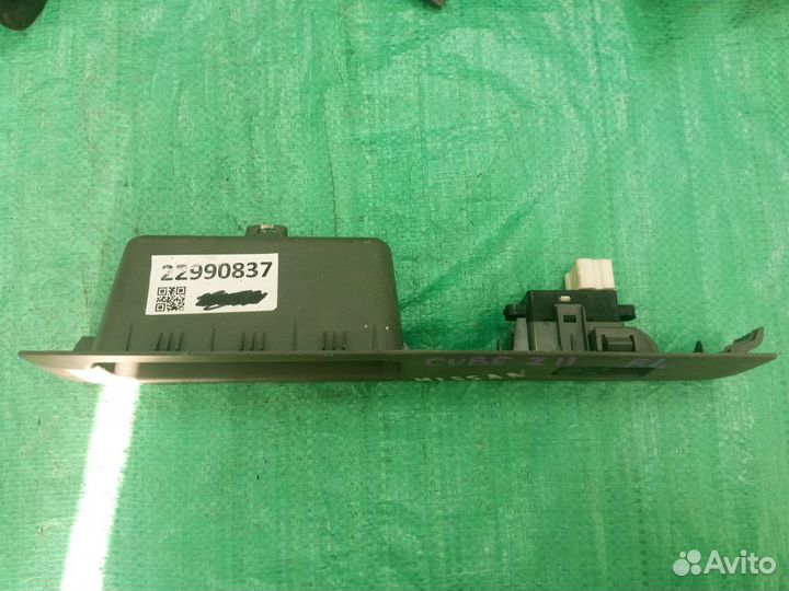 Кнопка стеклоподъемника Nissan Cube Z11