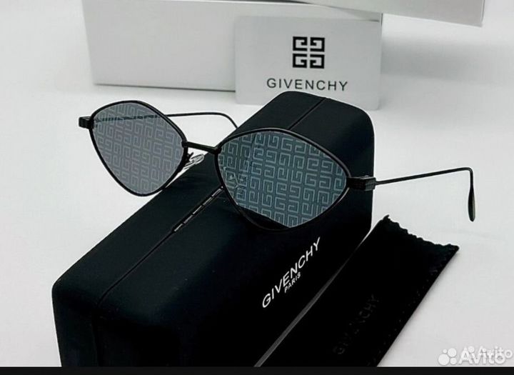 Солнцезащитные очки Givenchy