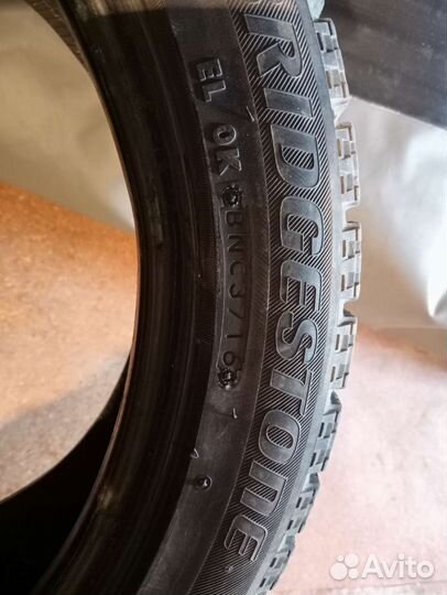 Bridgestone Blizzak VRX 215/45 R17 93