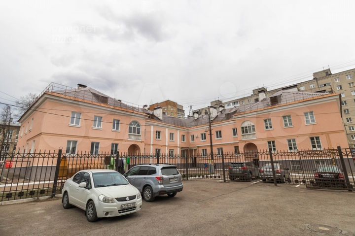 4-к. квартира, 137 м², 2/2 эт.