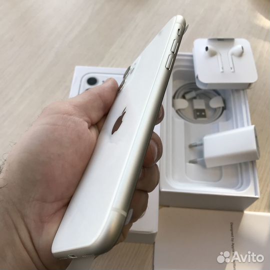 iPhone 11, 64 ГБ