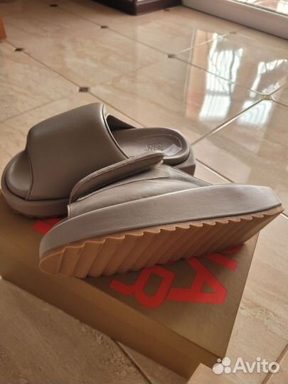 Новые сандалии Италия кожа