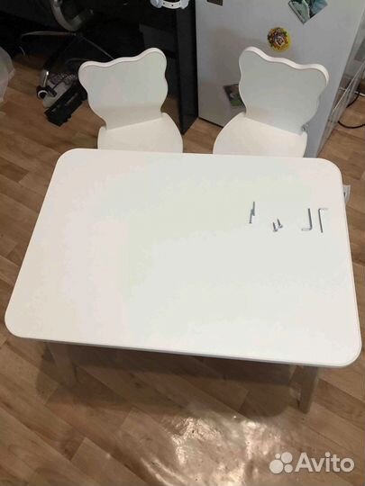 Новый комплект детской мебели стол и стульчики