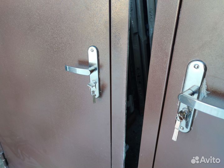 Дверь входная металлическая из новостройки