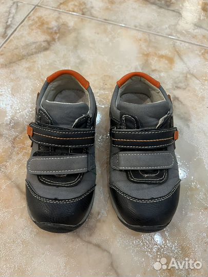 Костюм и кроссовки на мальчика 2,5-3 года