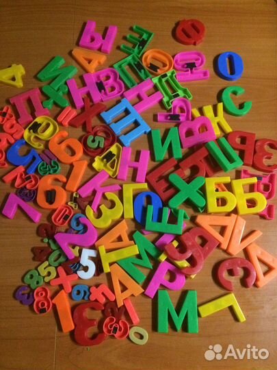 Магнитные буквы и цифры