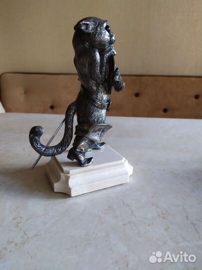 Бронзовая статуэтка