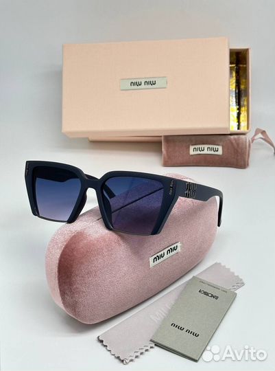 Солнцезащитные очки Miu Miu