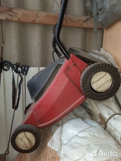 Газонокосилка электрическая