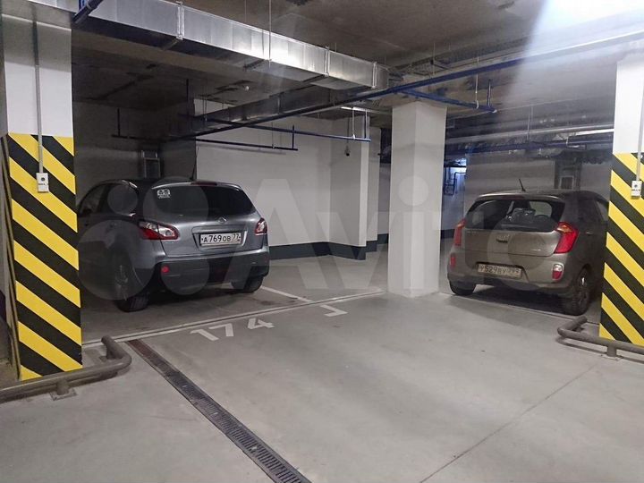 Машиноместо, 10 м²