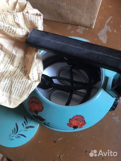 Чайники электрические и один простой