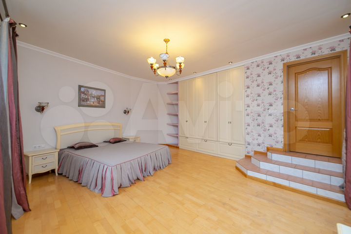 Коттедж 500 м² на участке 30 сот.