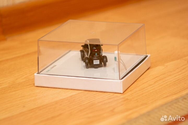 Модель автомобиля Renault Twizy 1:43
