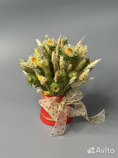 Букетики из сухоцветов в шляпных коробочках