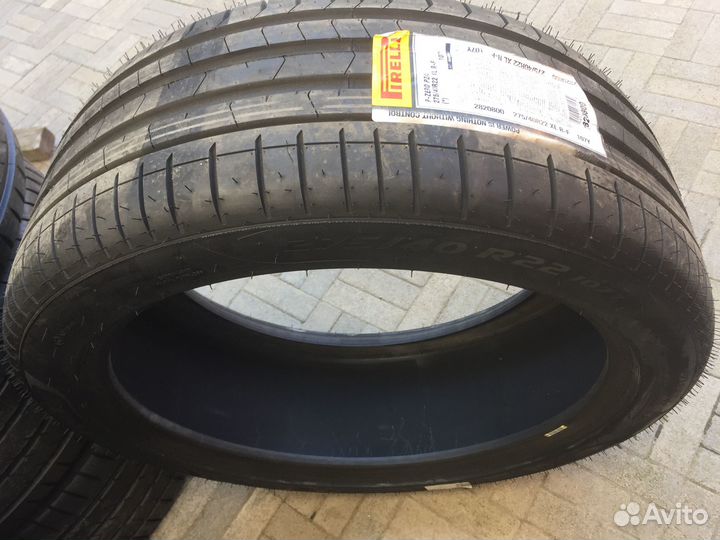 Pirelli P Zero PZ4 L.S. 275/40 R22 и 315/35 R22 112Y