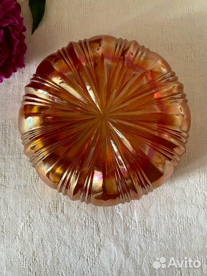 Антикварные вазы, карнавальное стекло