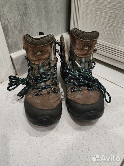 Треккинговые ботинки McKinley