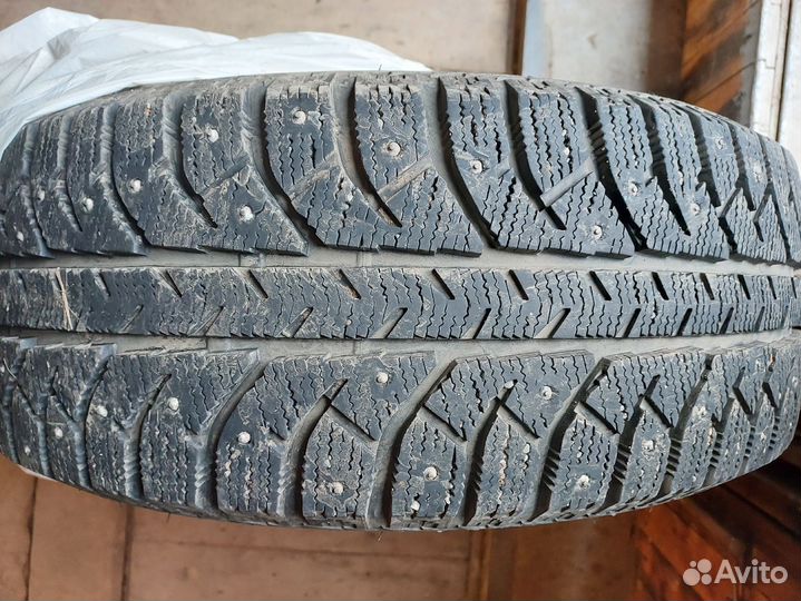 Bridgestone Ice Cruiser 7000S 215/60 R16 T