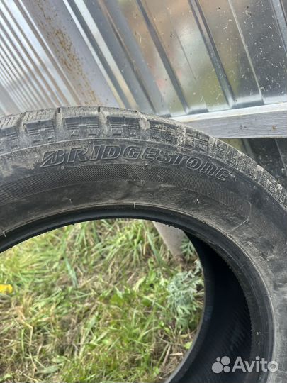 Bridgestone Blizzak VRX 215/55 R17