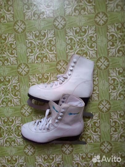 Коньки ледовые