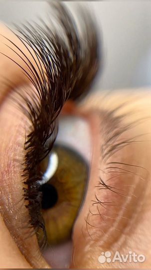 Модель на наращивание ресниц