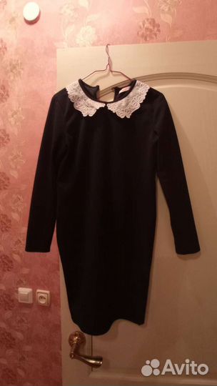 Школьная форма синяя. На девочку 42.44.46