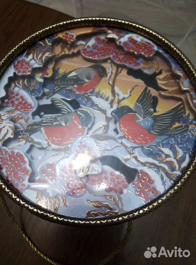 Подарочная коробка