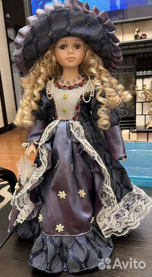 Кукла фарфоровая коллекционная