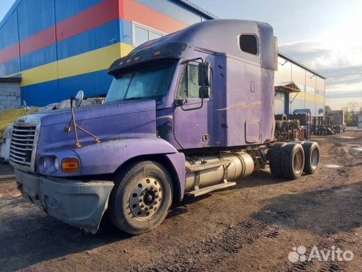 Тягач Freightliner в разбор