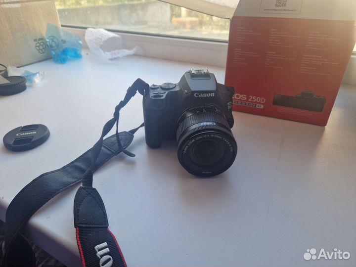 Зеркальный фотоаппарат Canon eos 200d