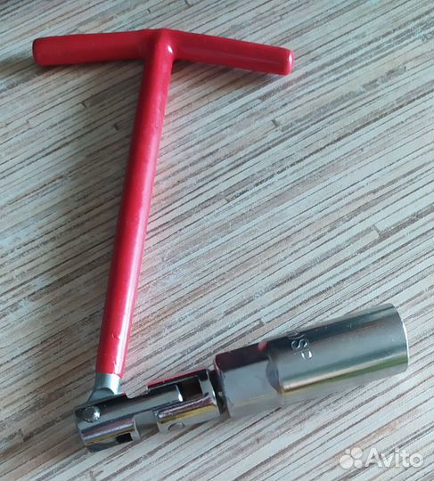 Ключ свечной шарнирный *16 (250 мм)