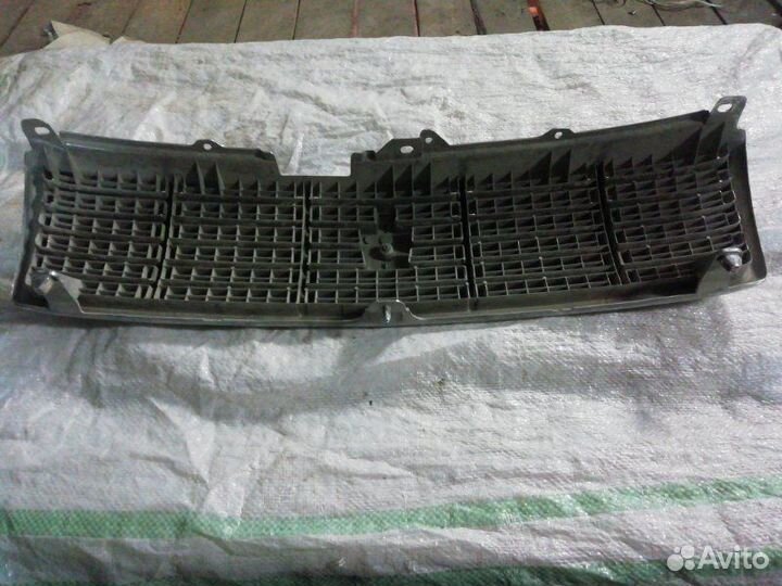 Решетка радиатора передняя Toyota Crown