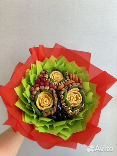 Букет из сухофруктов и орехов