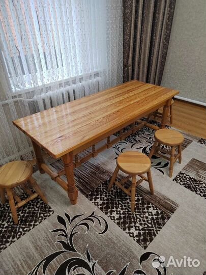 Кухонный стол и стулья