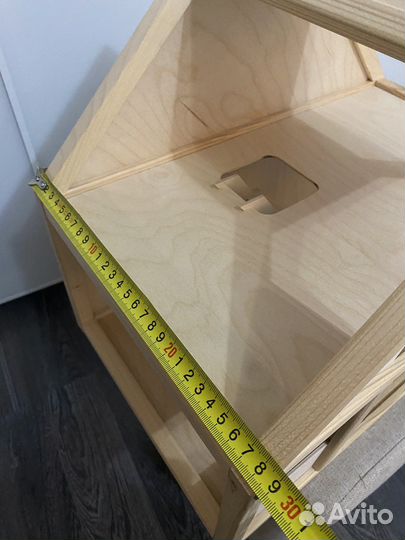 Деревянный кукольный домик