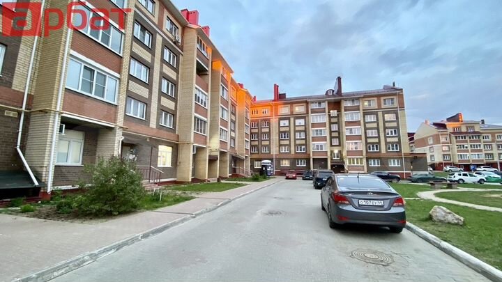 2-к. квартира, 57,3 м², 2/5 эт.
