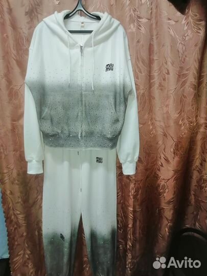 Спортивный костюм женский