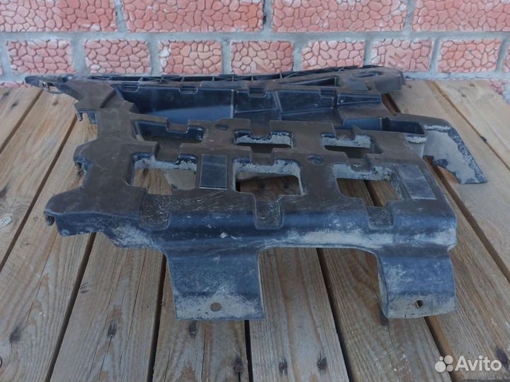 Левое крепление заднего бампера Genesis G80, ориг