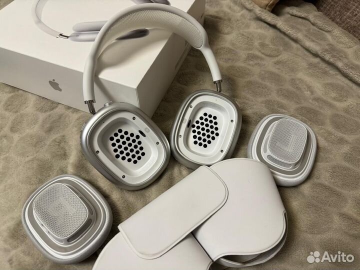 AirPods Max silver