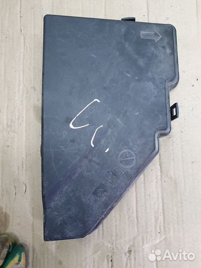 Крышка блока предохранителей Volvo Xc90 2