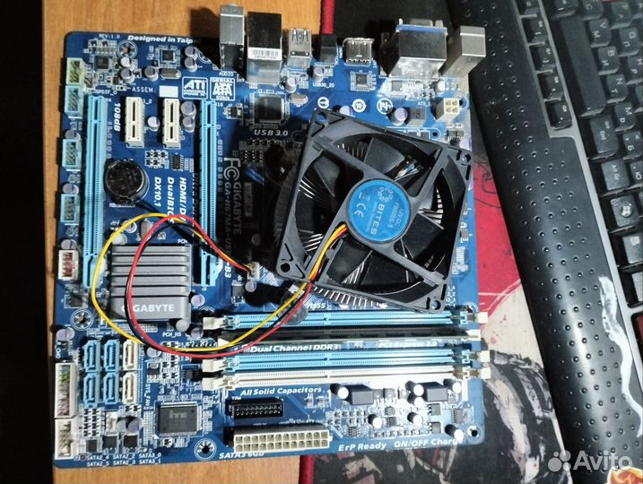 Материнская плата с процессором и памятью