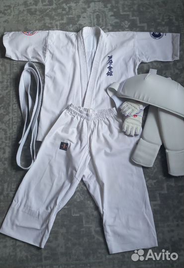 Кимоно для каратэ 140. Цена 2000. Носили 1 мес