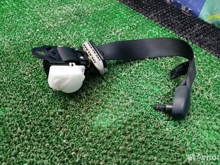 Ремень безопасности задний левый Toyota Fortuner