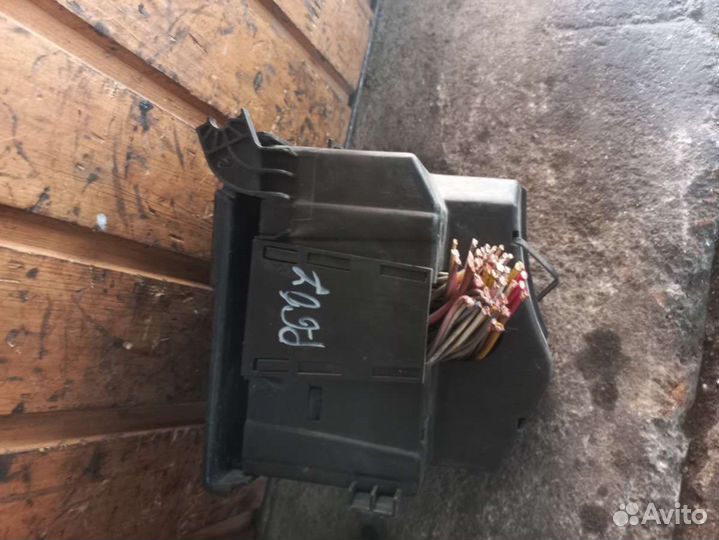 Блок предохранителей peugeot 607 2.2 nn